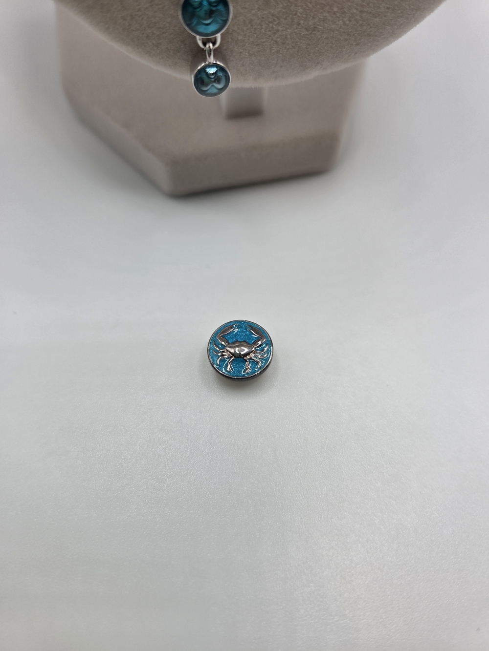 Kameleon Pendant with King Crab Meterranian Blue - Picture 4 of 4